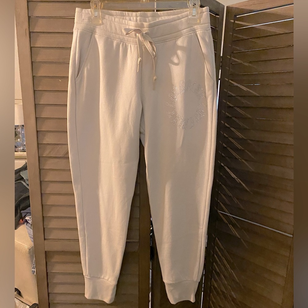 PINK Victoria Secret NWOT joggers. Size medium
